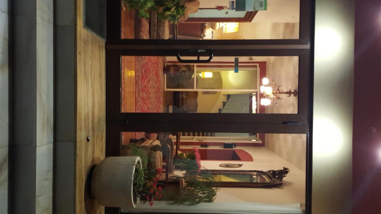 Hostal Residencia Catalina Palamós Dış mekan fotoğraf