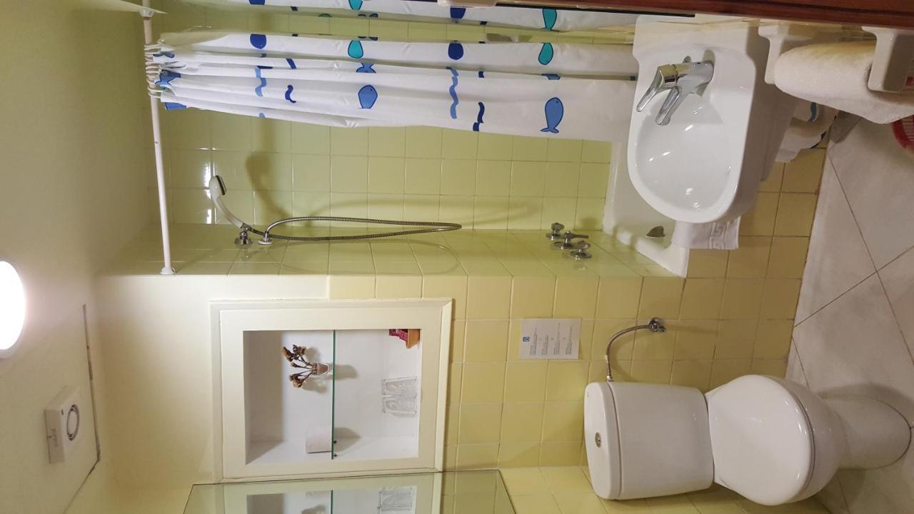 Hostal Residencia Catalina Palamós Dış mekan fotoğraf