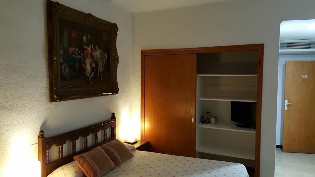 Hostal Residencia Catalina Palamós Dış mekan fotoğraf