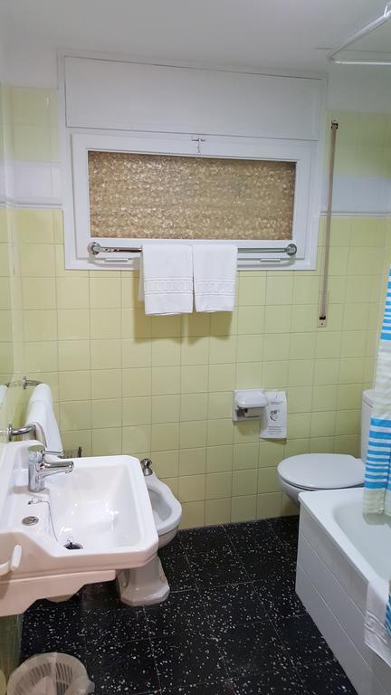 Hostal Residencia Catalina Palamós Dış mekan fotoğraf