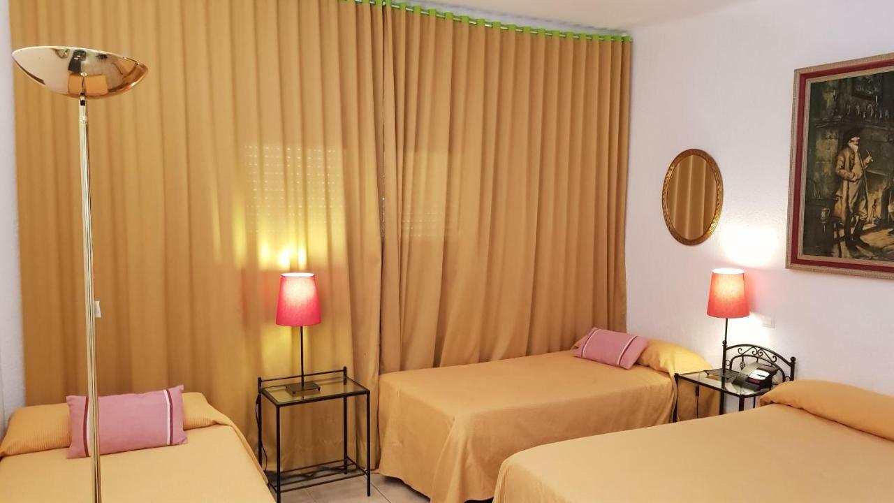 Hostal Residencia Catalina Palamós Dış mekan fotoğraf