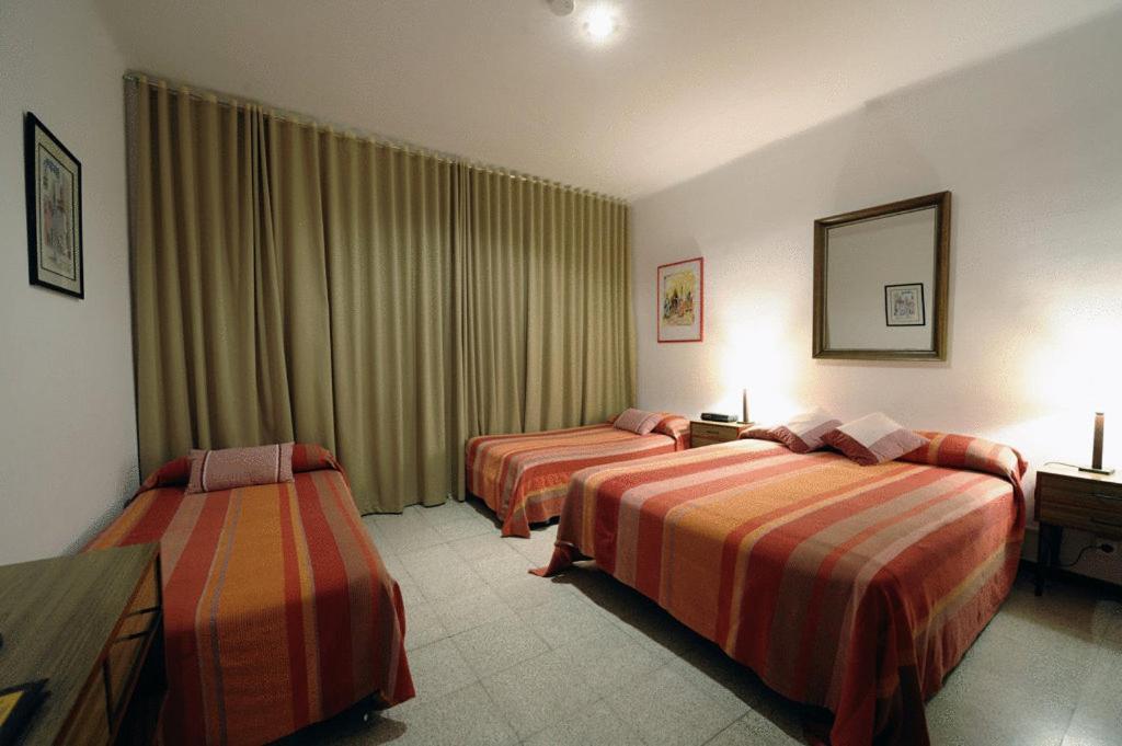 Hostal Residencia Catalina Palamós Dış mekan fotoğraf
